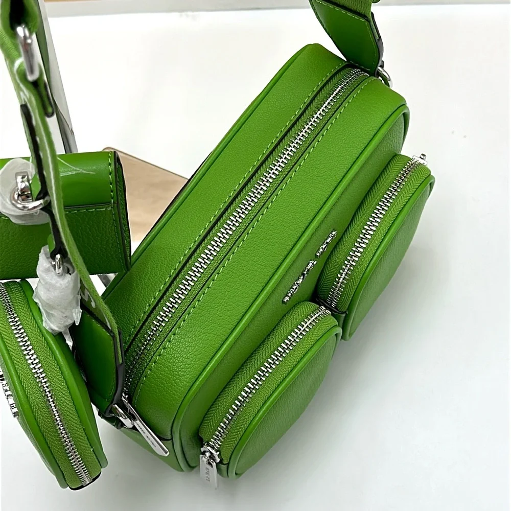 Michael Kors Jet Set Leather Medium
Crossbody Bag with Case for Apple
Airpods Pr - Picture 5 of 16